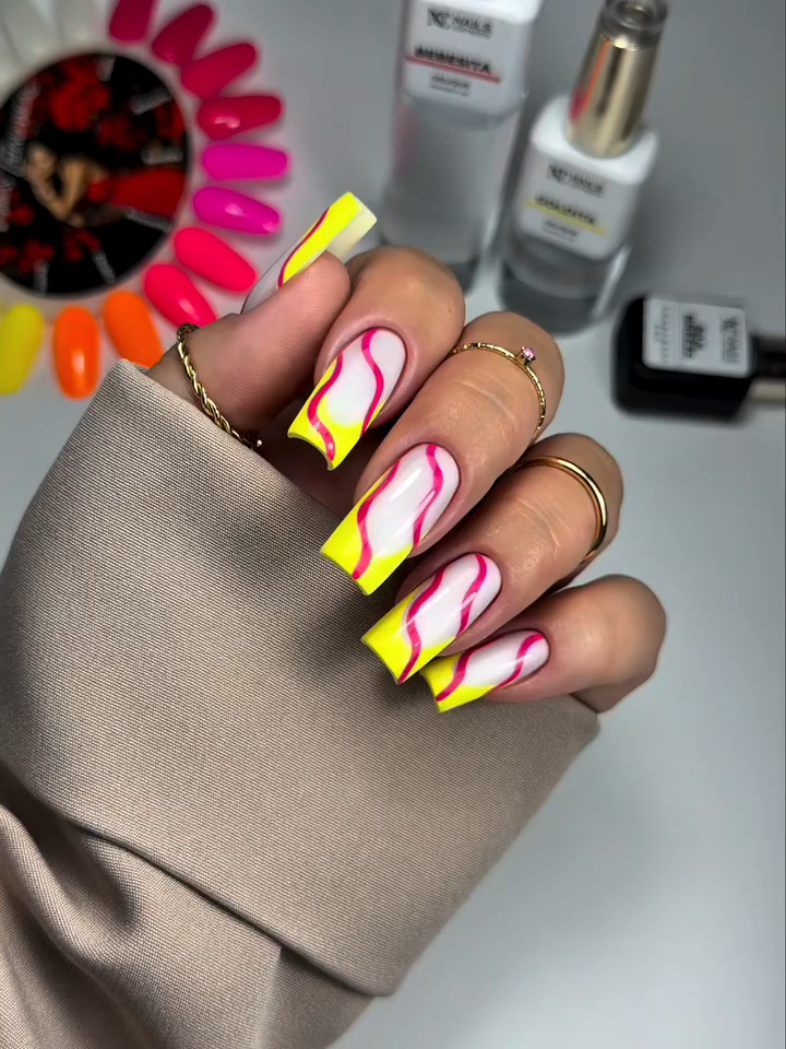 @Nails Company