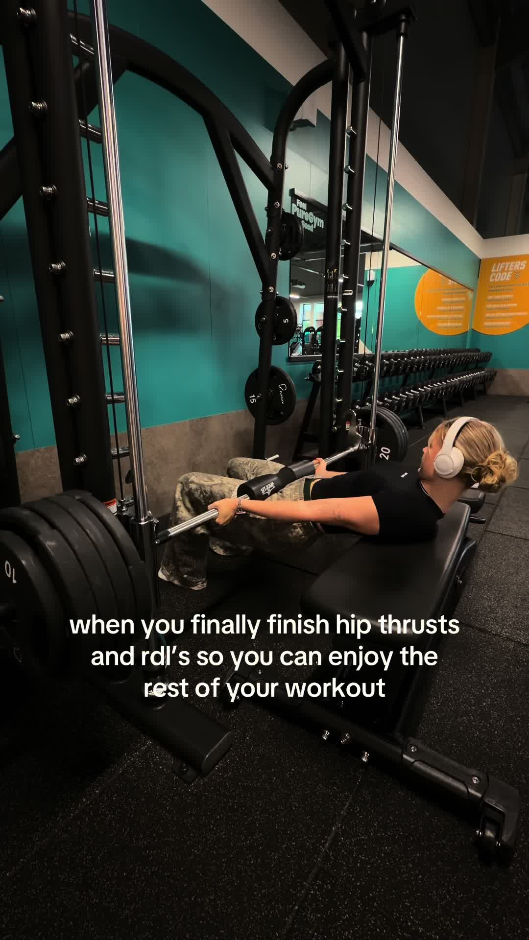 @elliearundell_