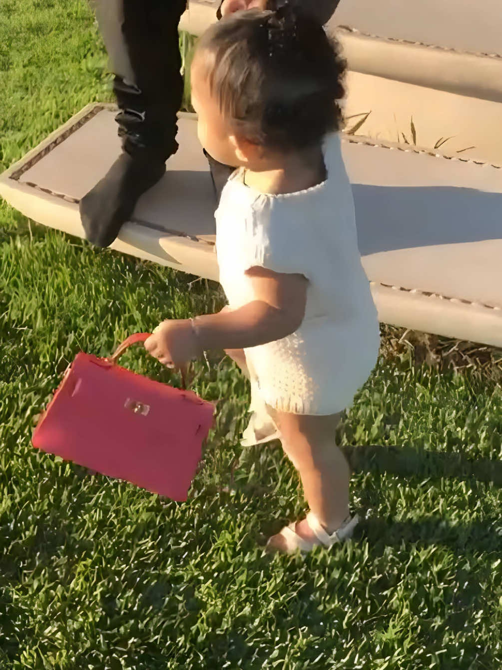@Stormi