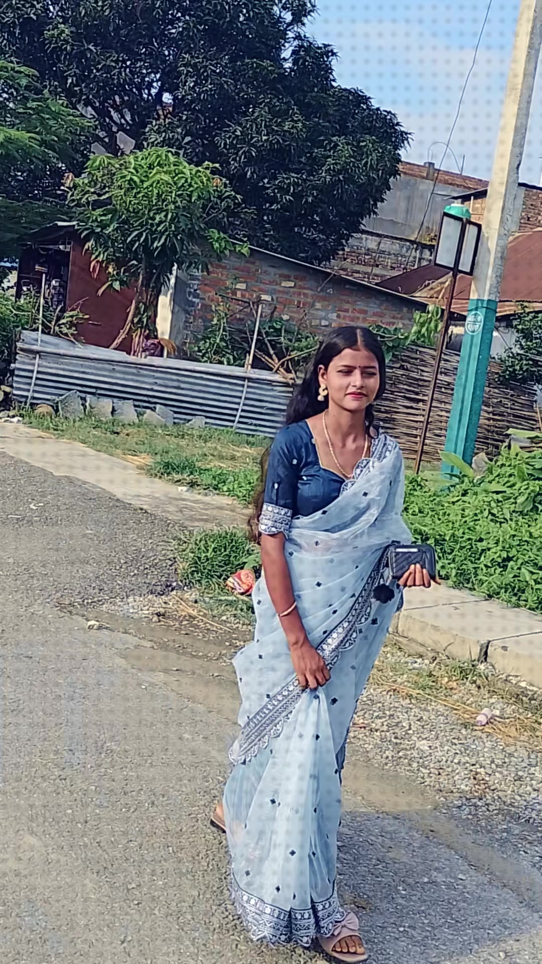 @nishu🦋🥀💫