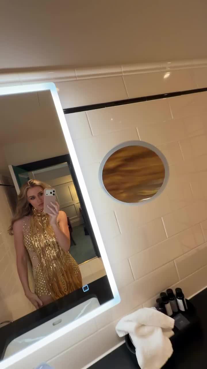 @Celebrity_Babes