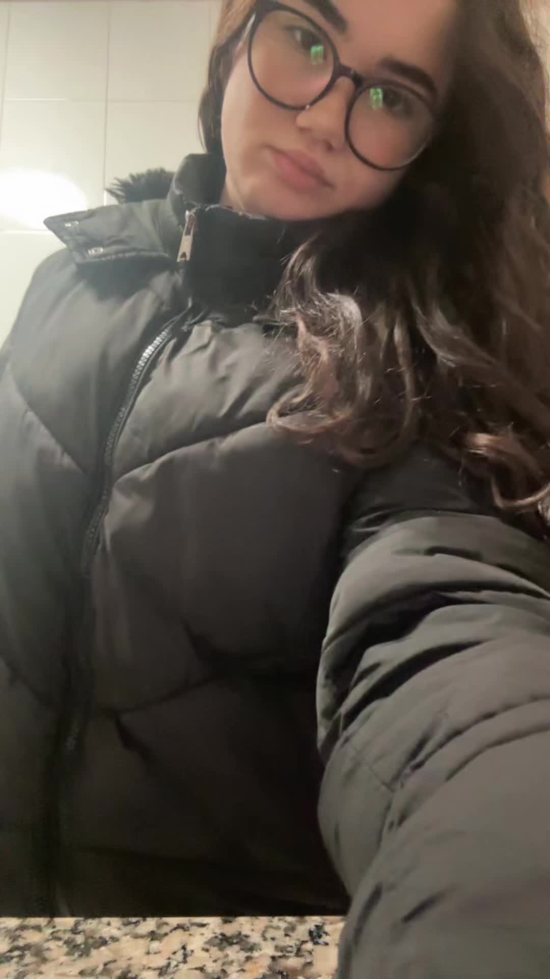 @🧟&zwj;♀️