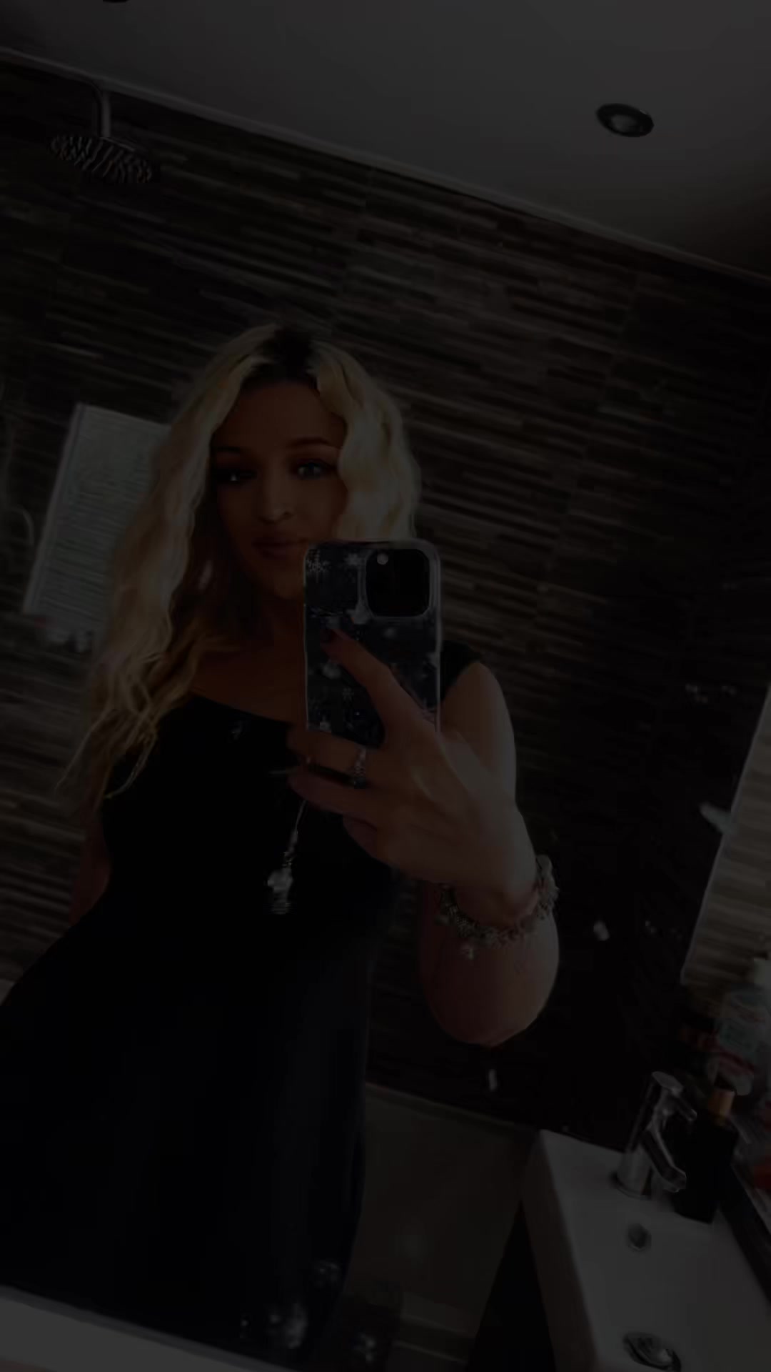 @xholliexb