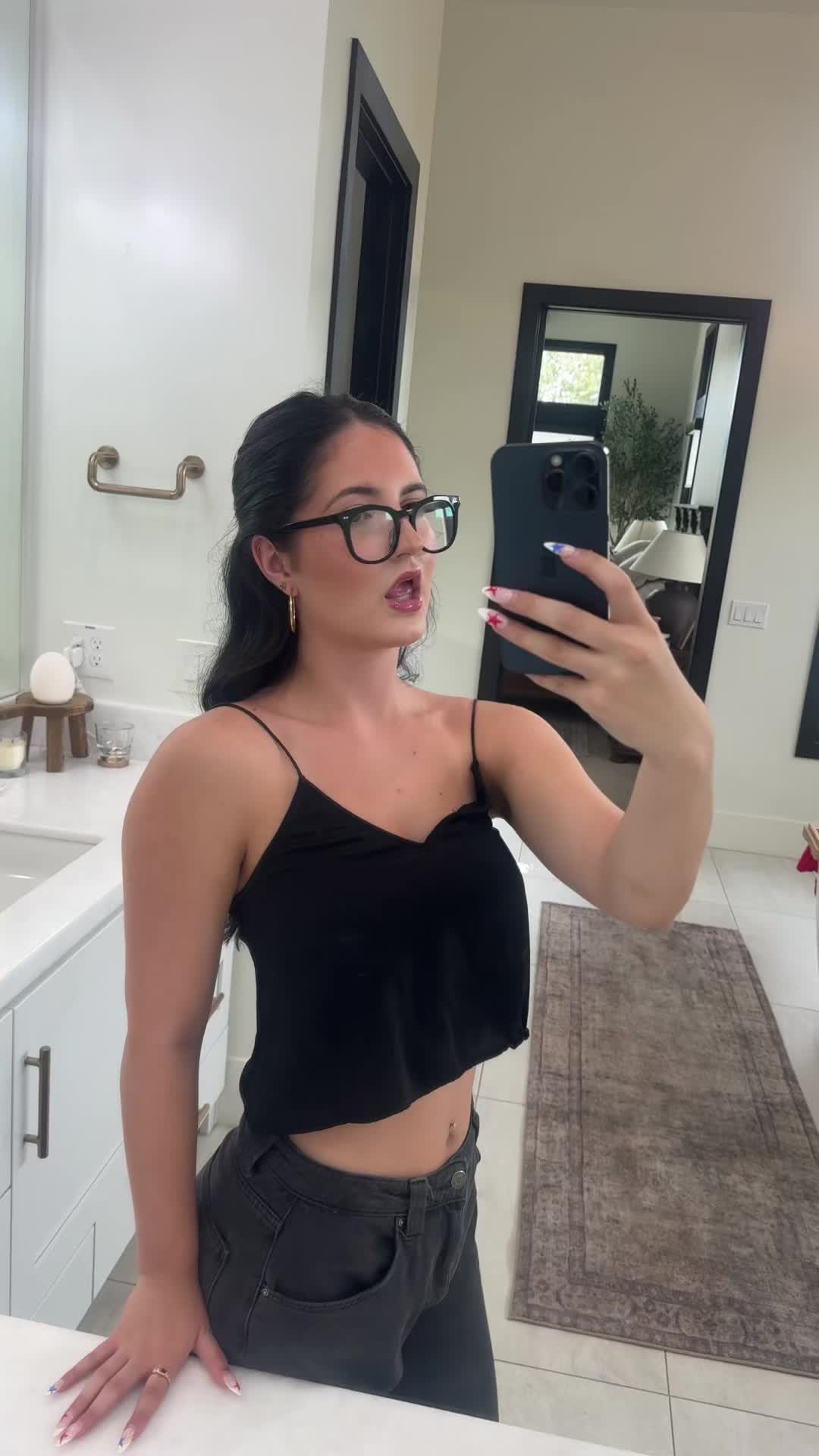 @ella 🩷🪩🎀🤍