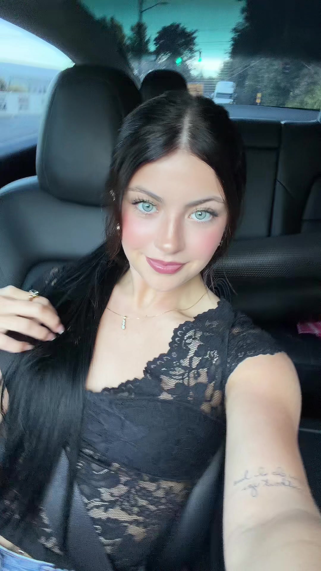 @itsellacollinss
