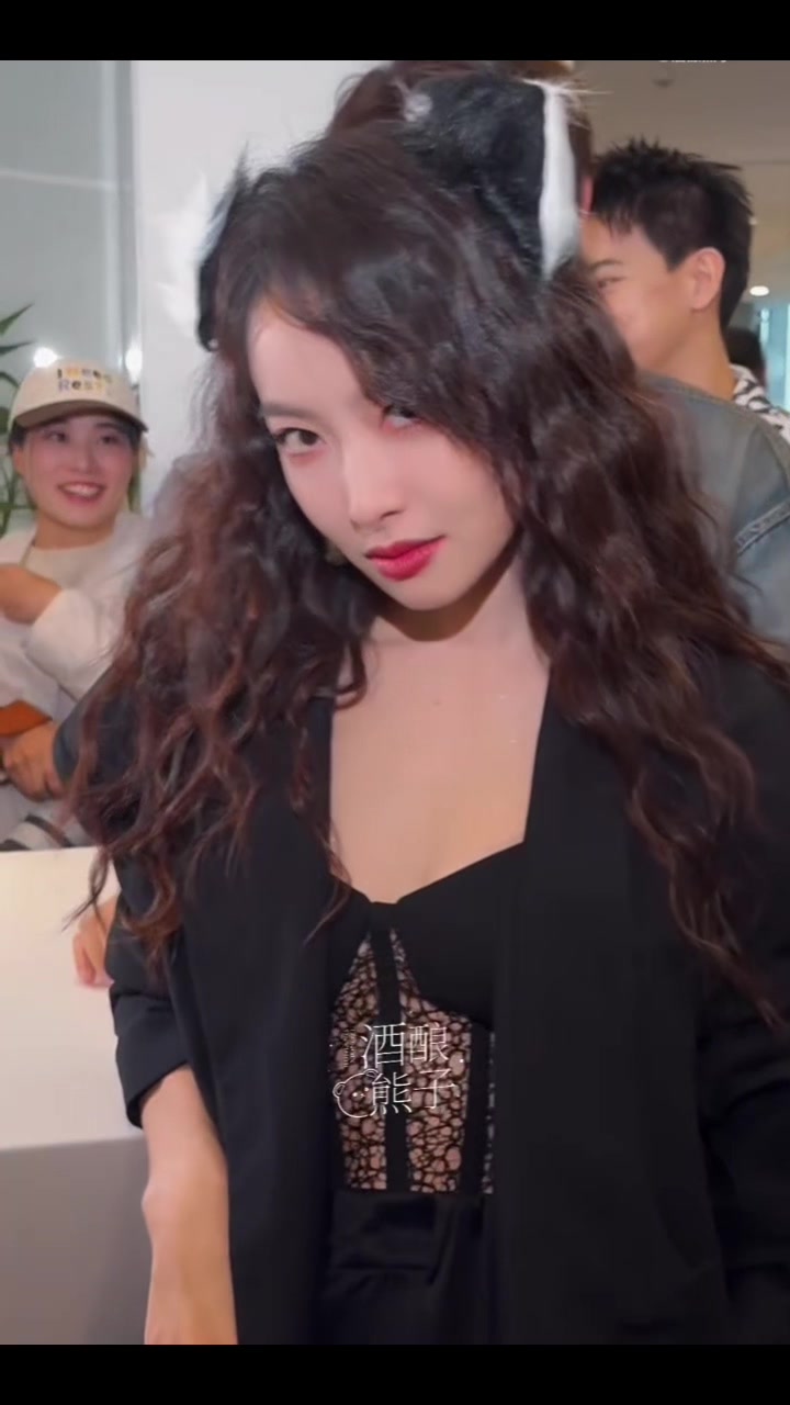 @🐰