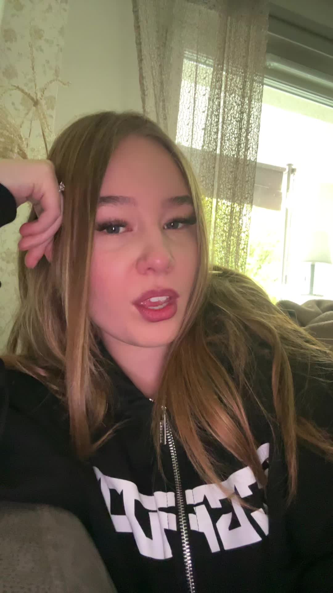 @lara🖤🪩