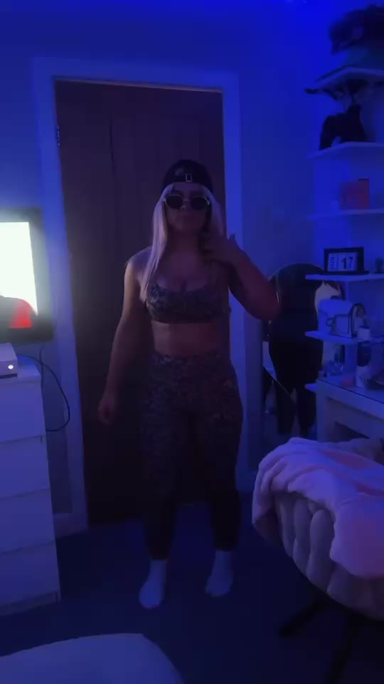 @laceylivex1