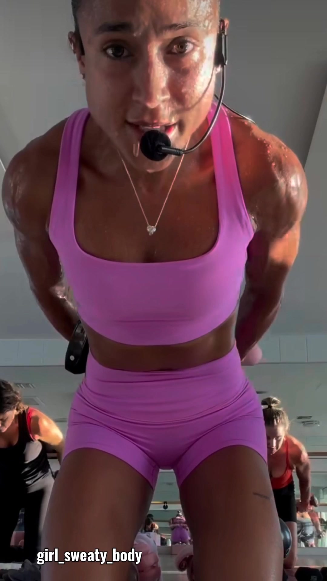 @girl_sweaty_body