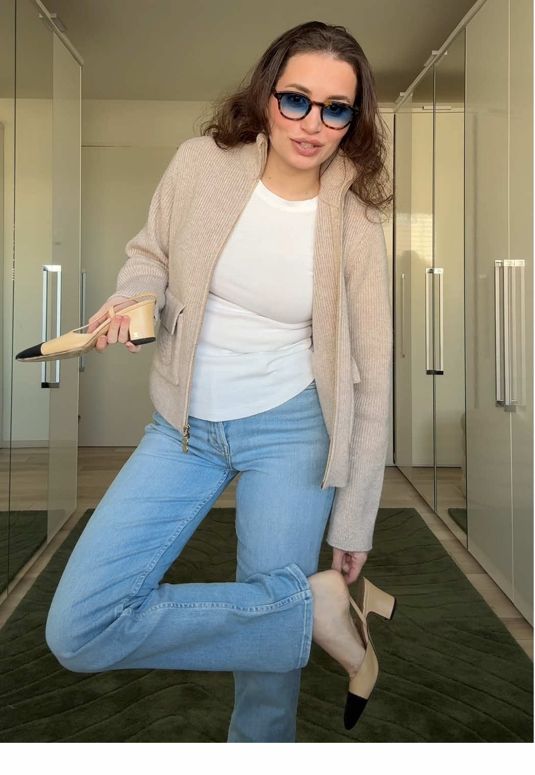 @Basicela_