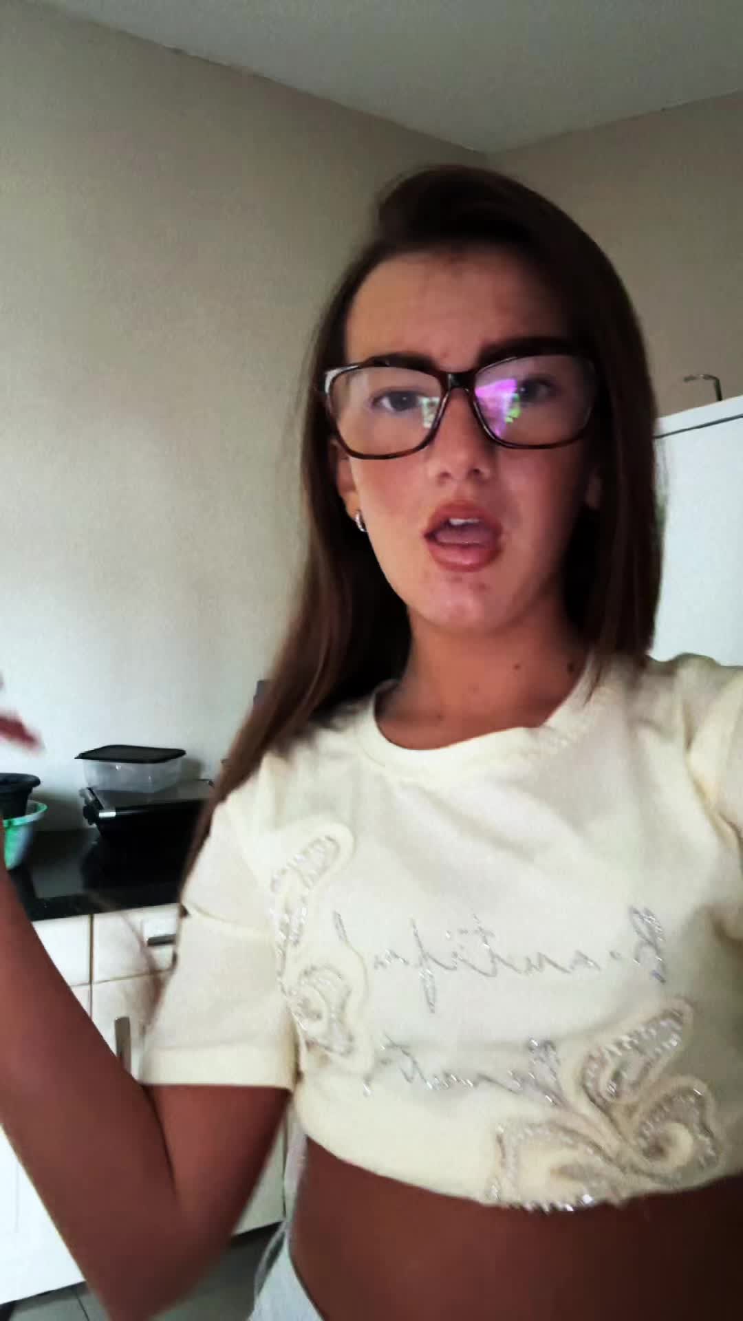 @👩🏽🫶🏼