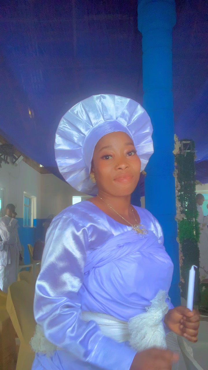 @Seunfunmi stitches🪡✂️👗🦋💐🌹