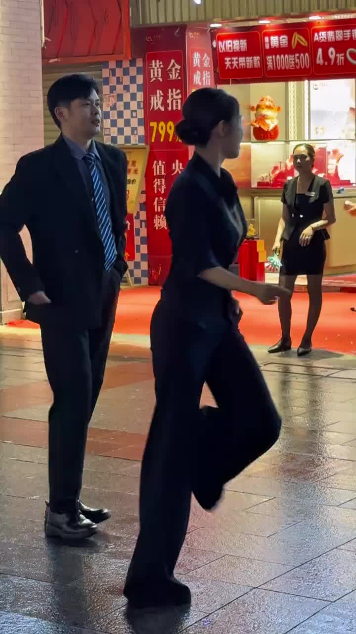 @Sally 雪莉 大笑笑