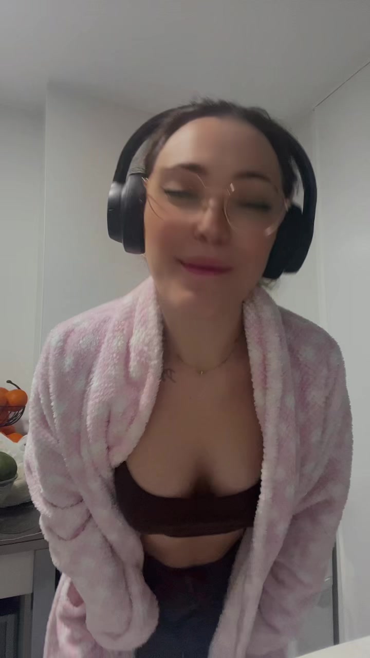 @Famousera