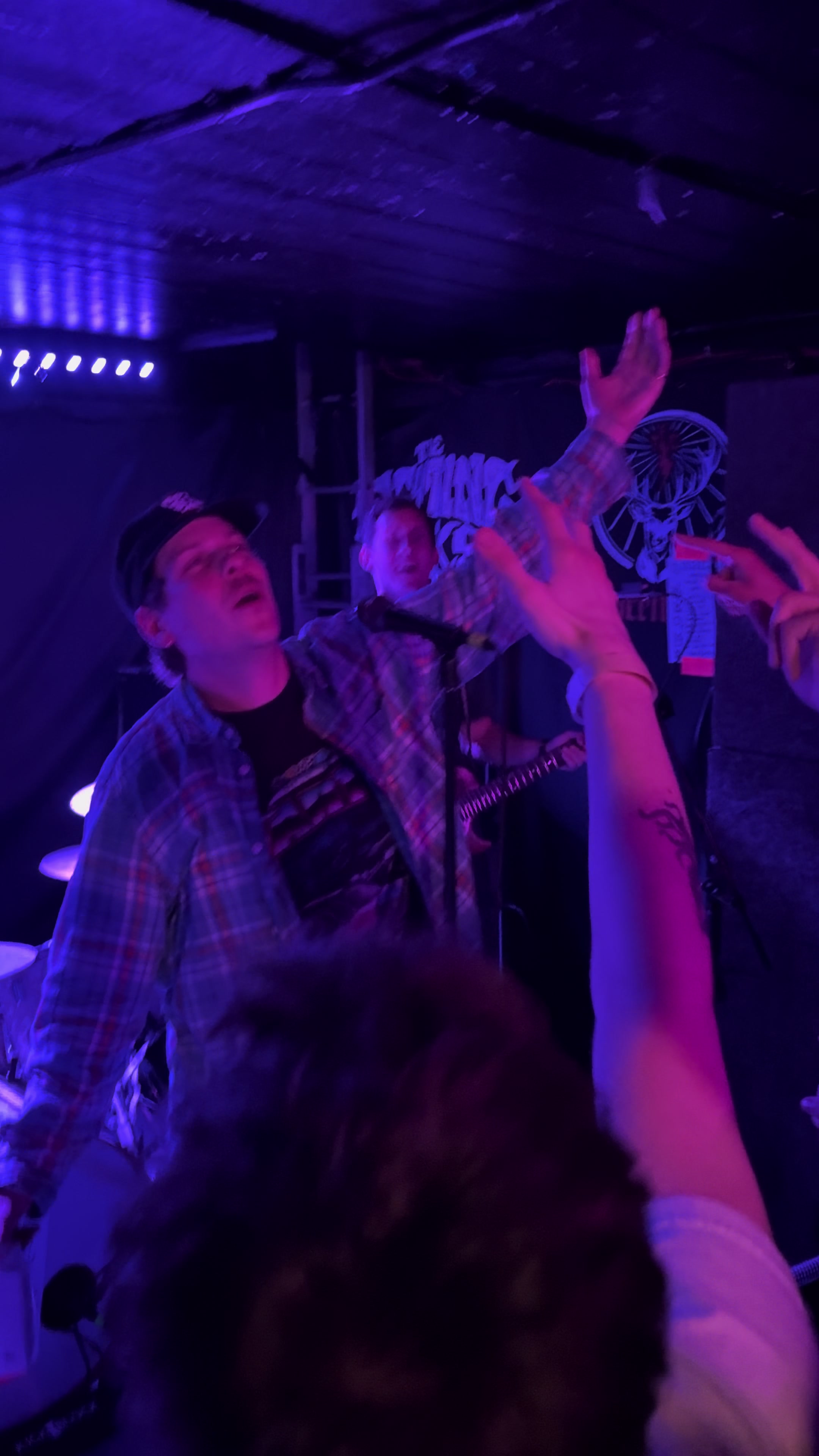 @b🦂