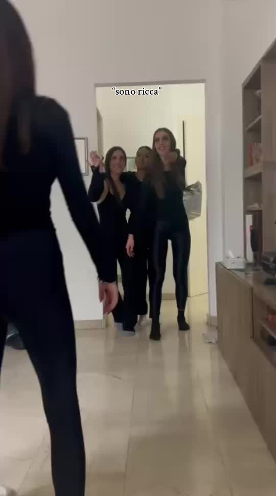 @Elisazuccarello