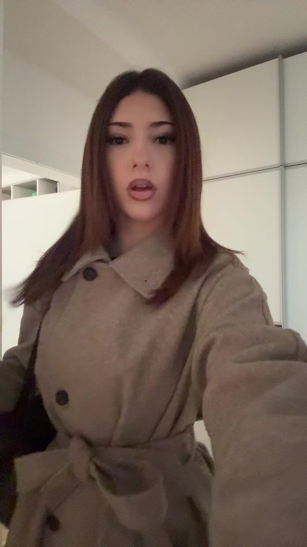 @𝒱.