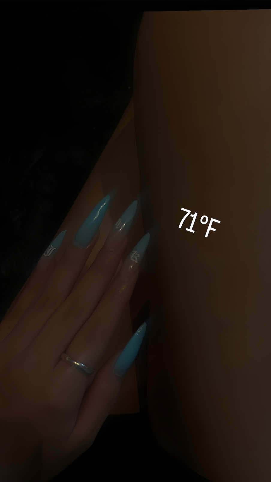 @𝔈♛︎