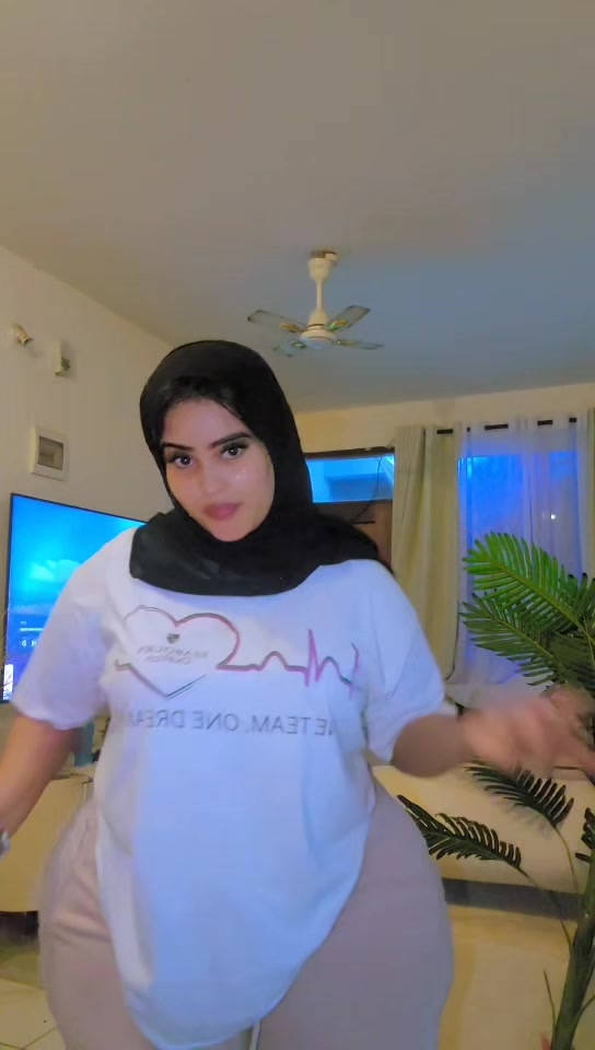 @officialqueencute🥰🤑🥂✅️