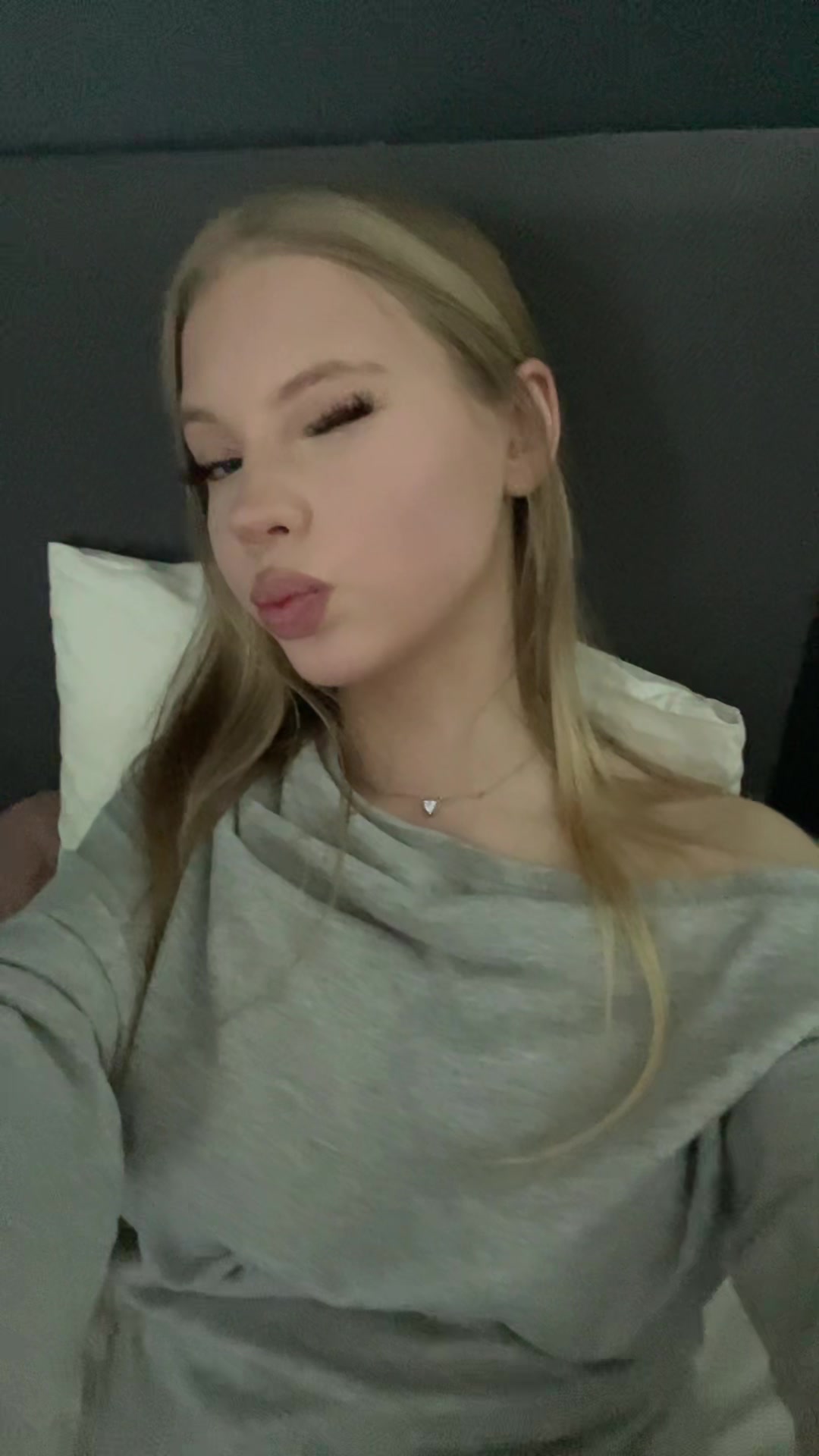 @ツ