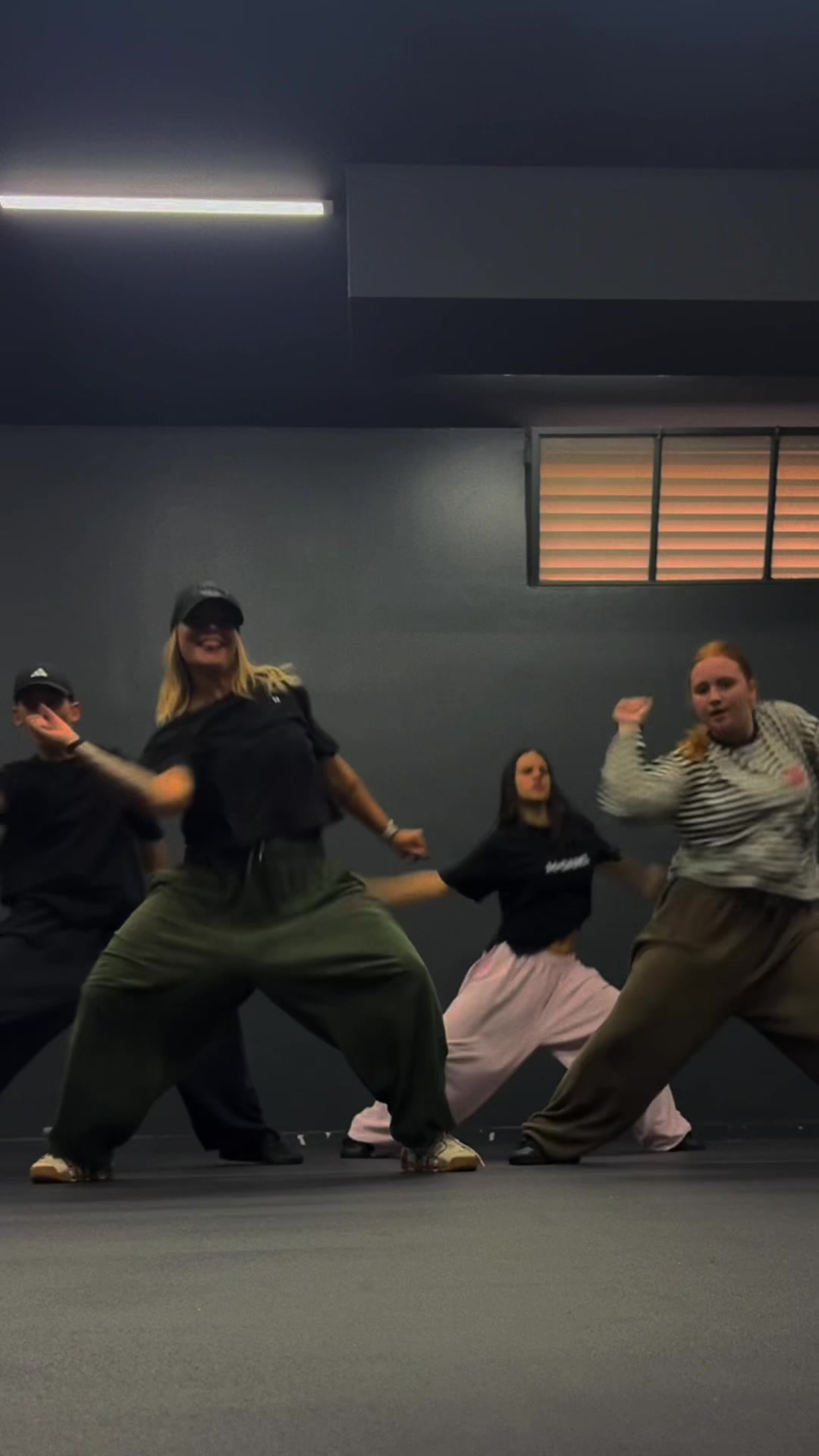 @M-dance.si