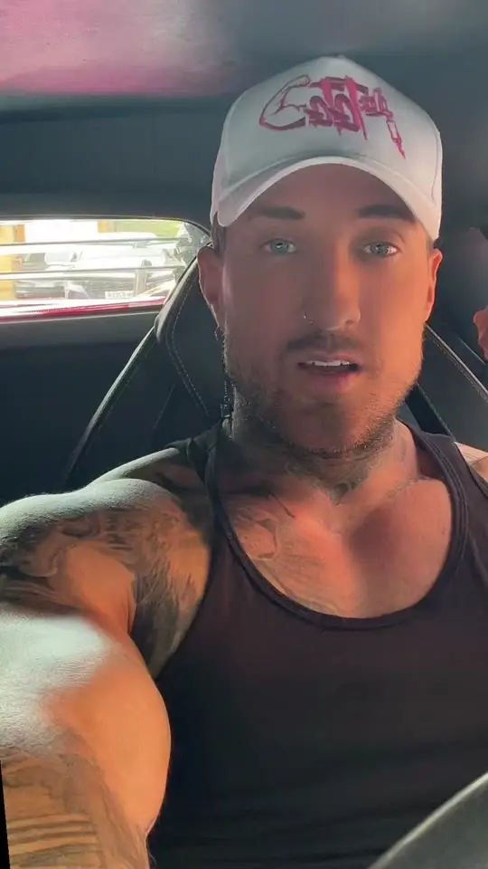 Thattattooedgymguy (@thattattooedgymguy) - Urlebird