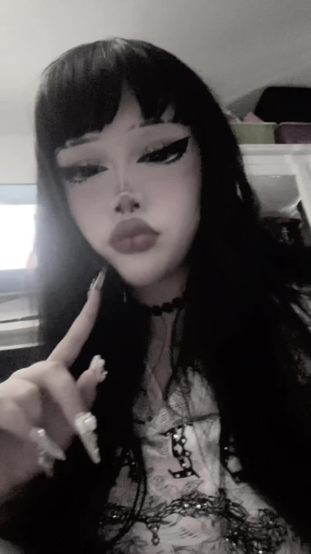 @𖤐