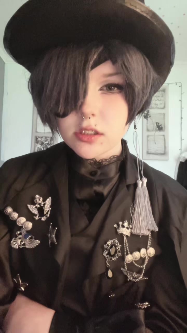@ℭ𝔦𝔢𝔩𝔓𝔥𝔞𝔫𝔱𝔬𝔪𝔤𝔦𝔳𝔢