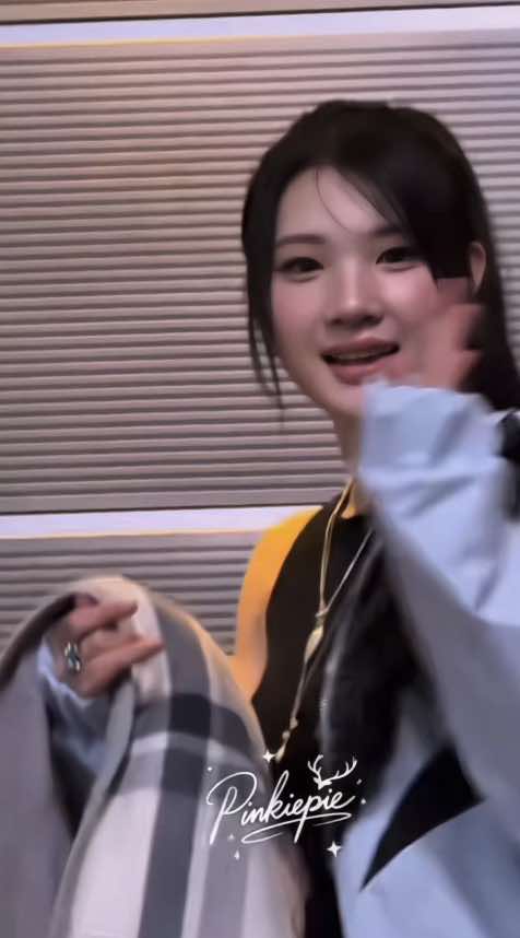 @m ᥫ᭡.