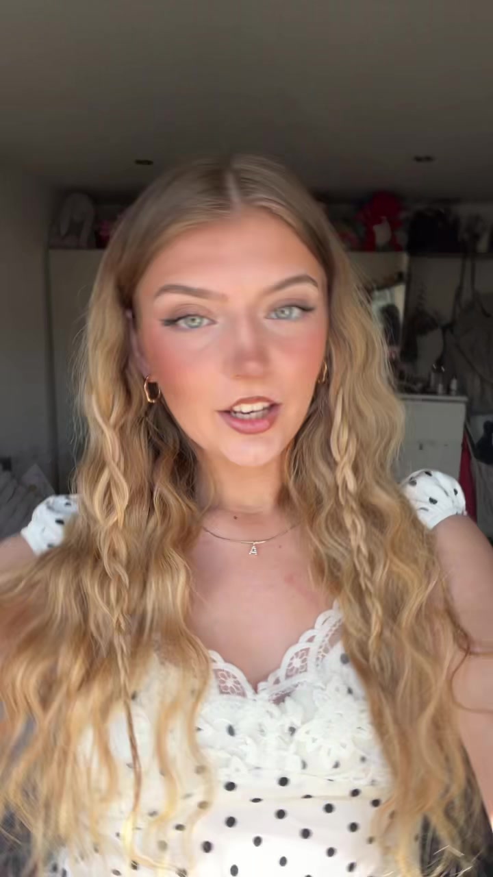 @anniemcl_