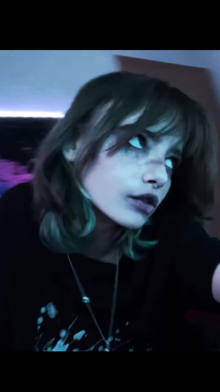 @T<3