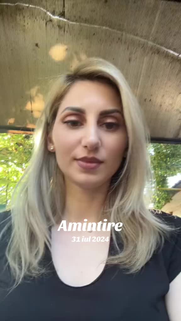 @🐝