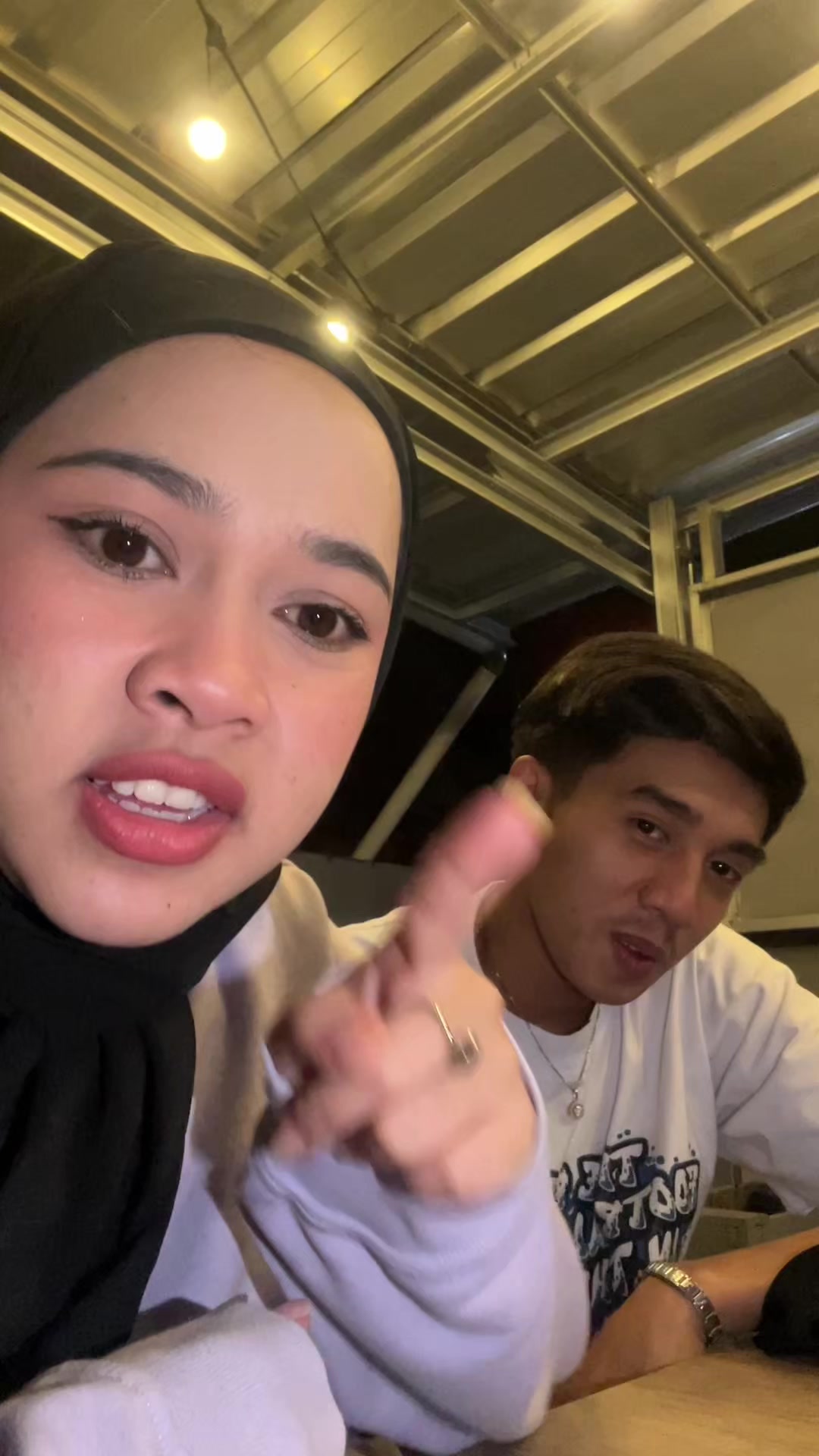 @Thiaraaapss
