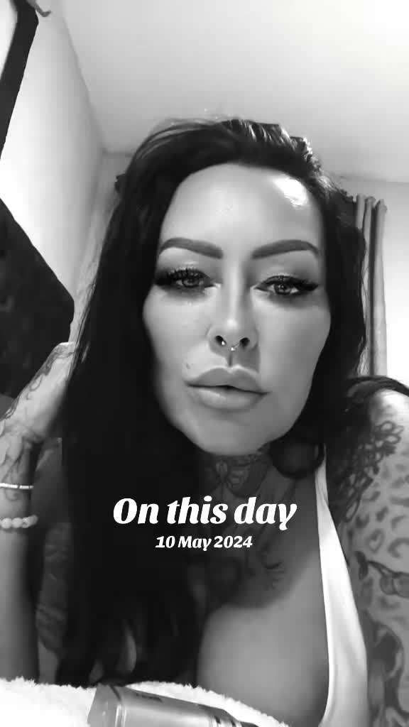 @Cutebutpsycho🖤
