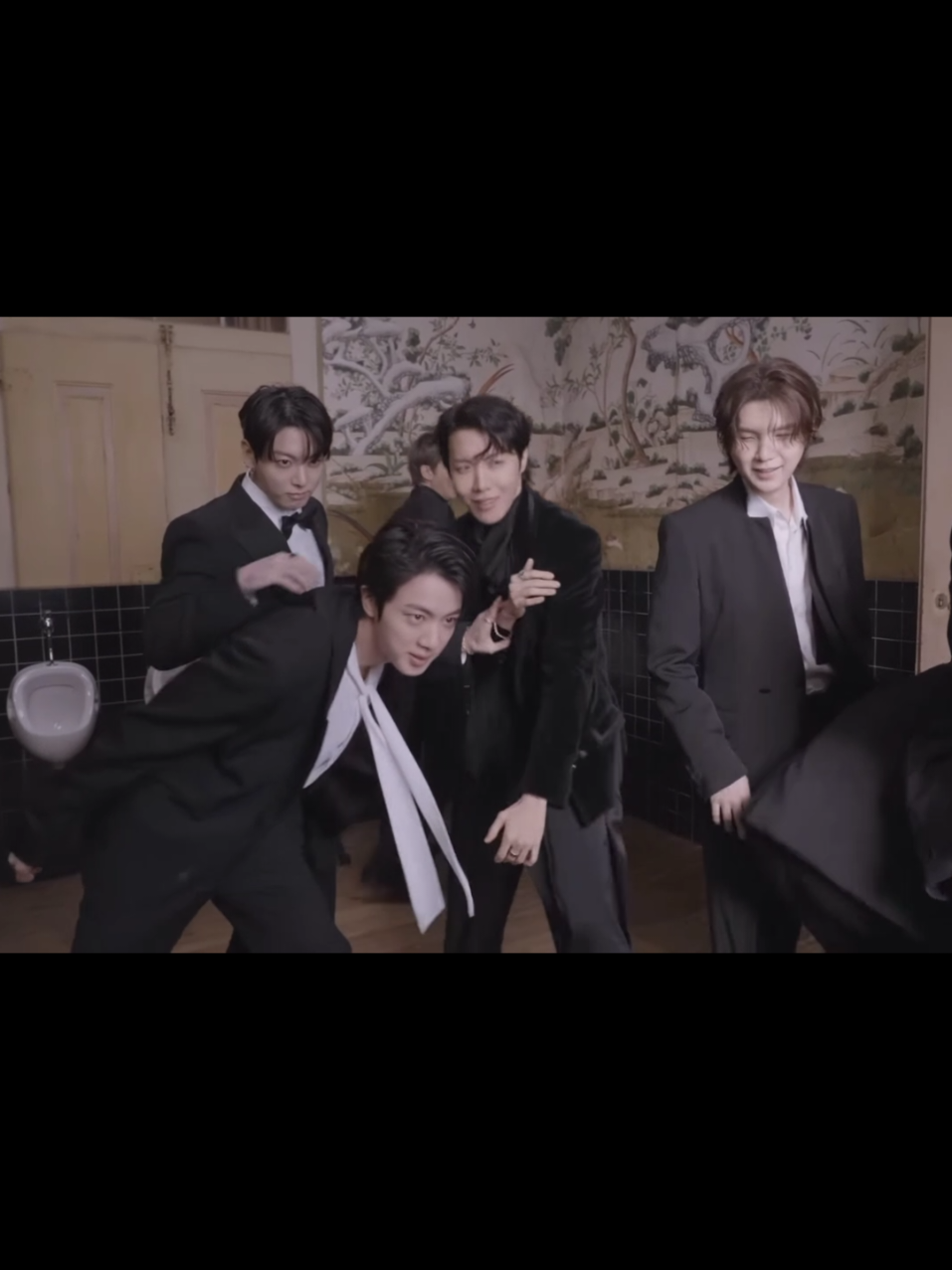@๐จ๐ฆ๐ช_๐ญ๐ฒ๐ฏ๐ญ๐ฉ๐ข(โ´โก`โ)
