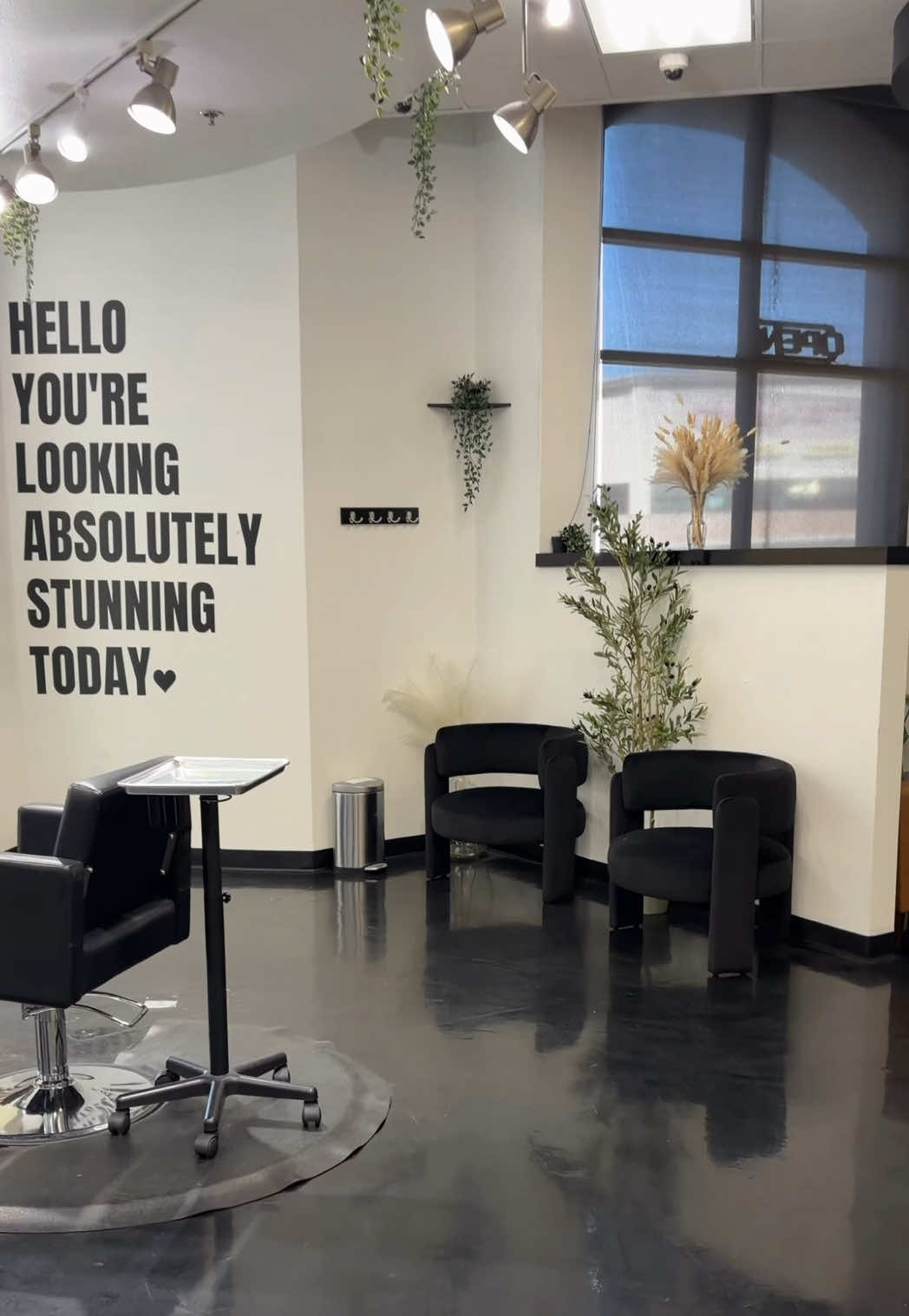 @Janessa | VEGAS HAIRSTYLIST