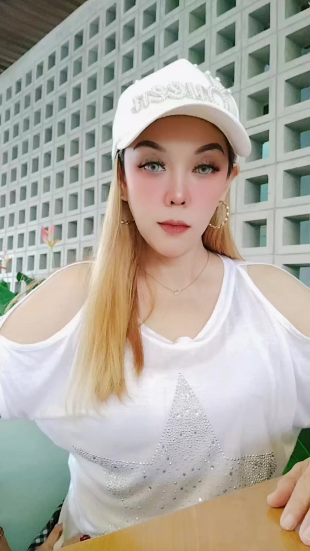 @incess Ayumi