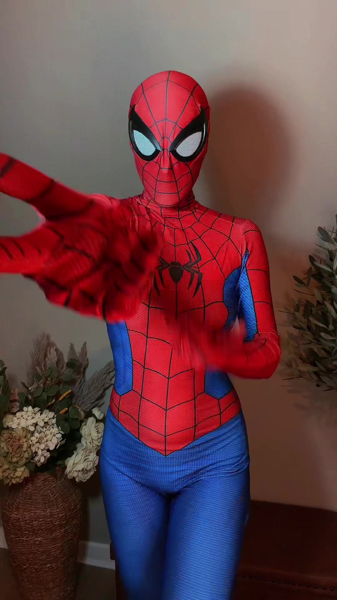 @SarahCosplayGal