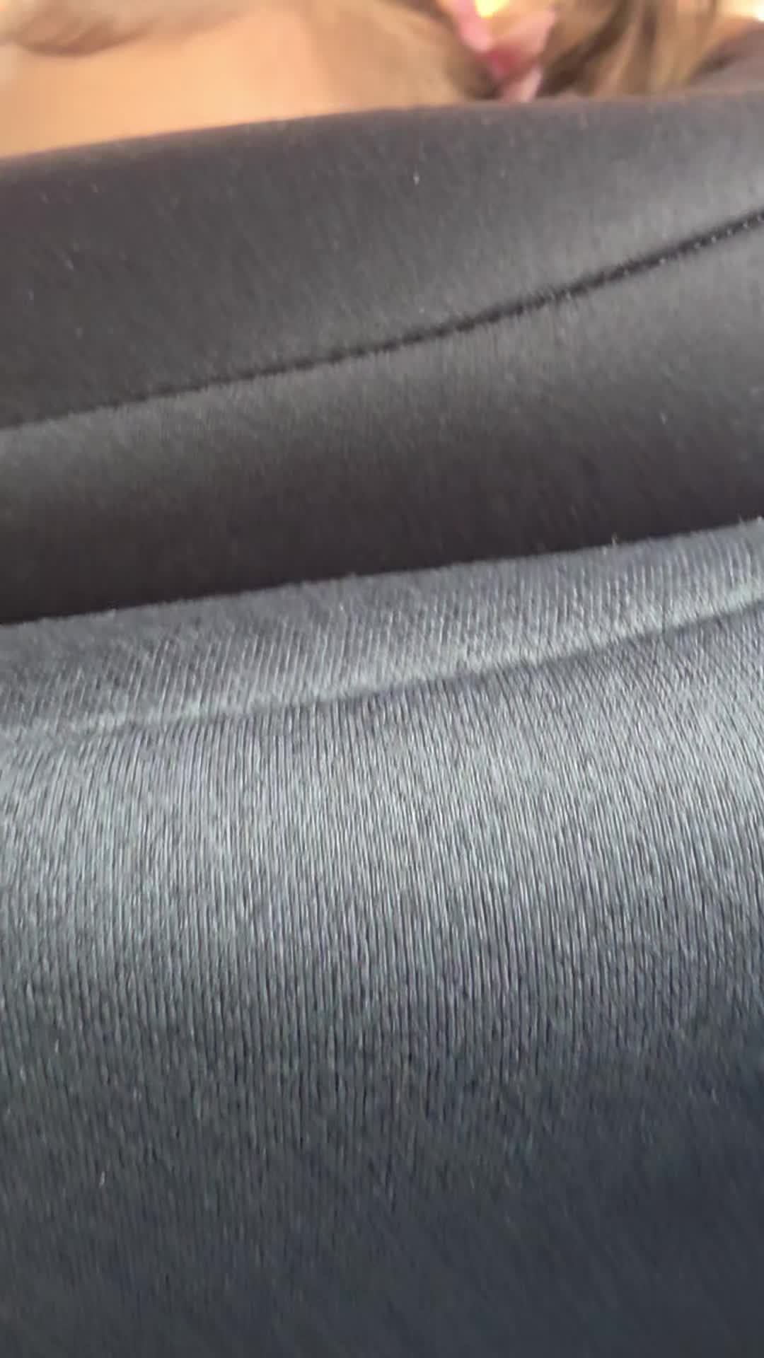 @𝑫𝒆𝒏𝒊𝑺𝒔𝒊𝒂