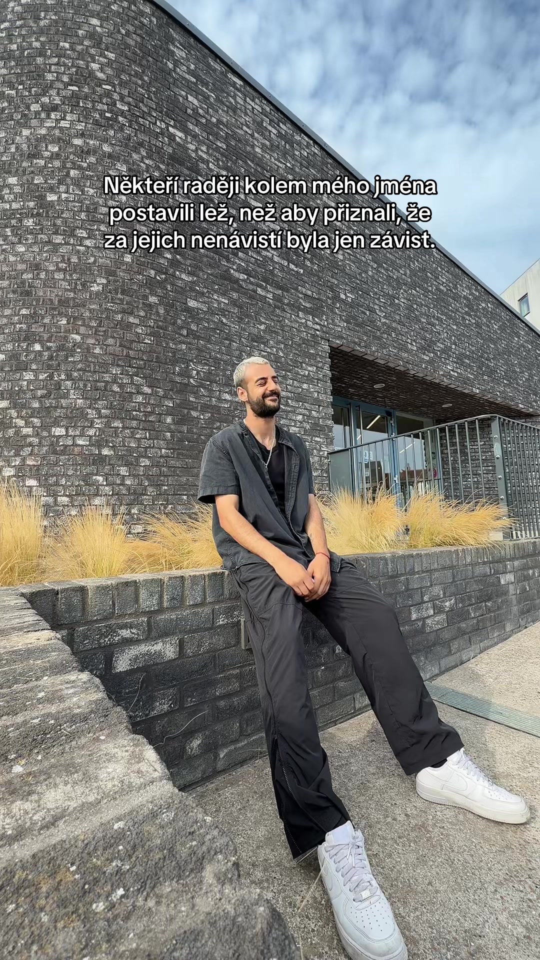 @ꓘB