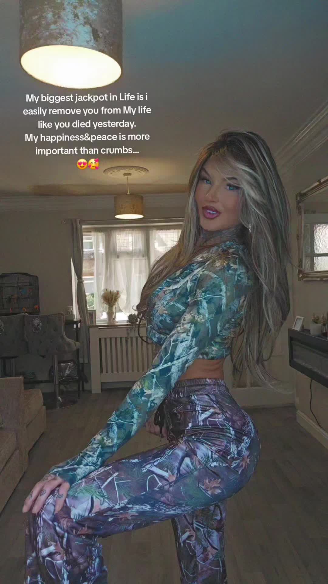 @LauraVictoriaLimbert🍭 🏳️🌈