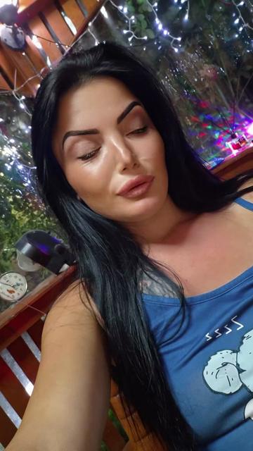@🥀🖤Ella⚰️🪦
