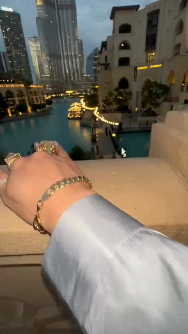 @ᴀʟᴇꜱꜱᴀɴᴅʀᴀ ʟɪᴘᴀʀᴏᴛᴏ ɢʟᴏᴡ ✨💫