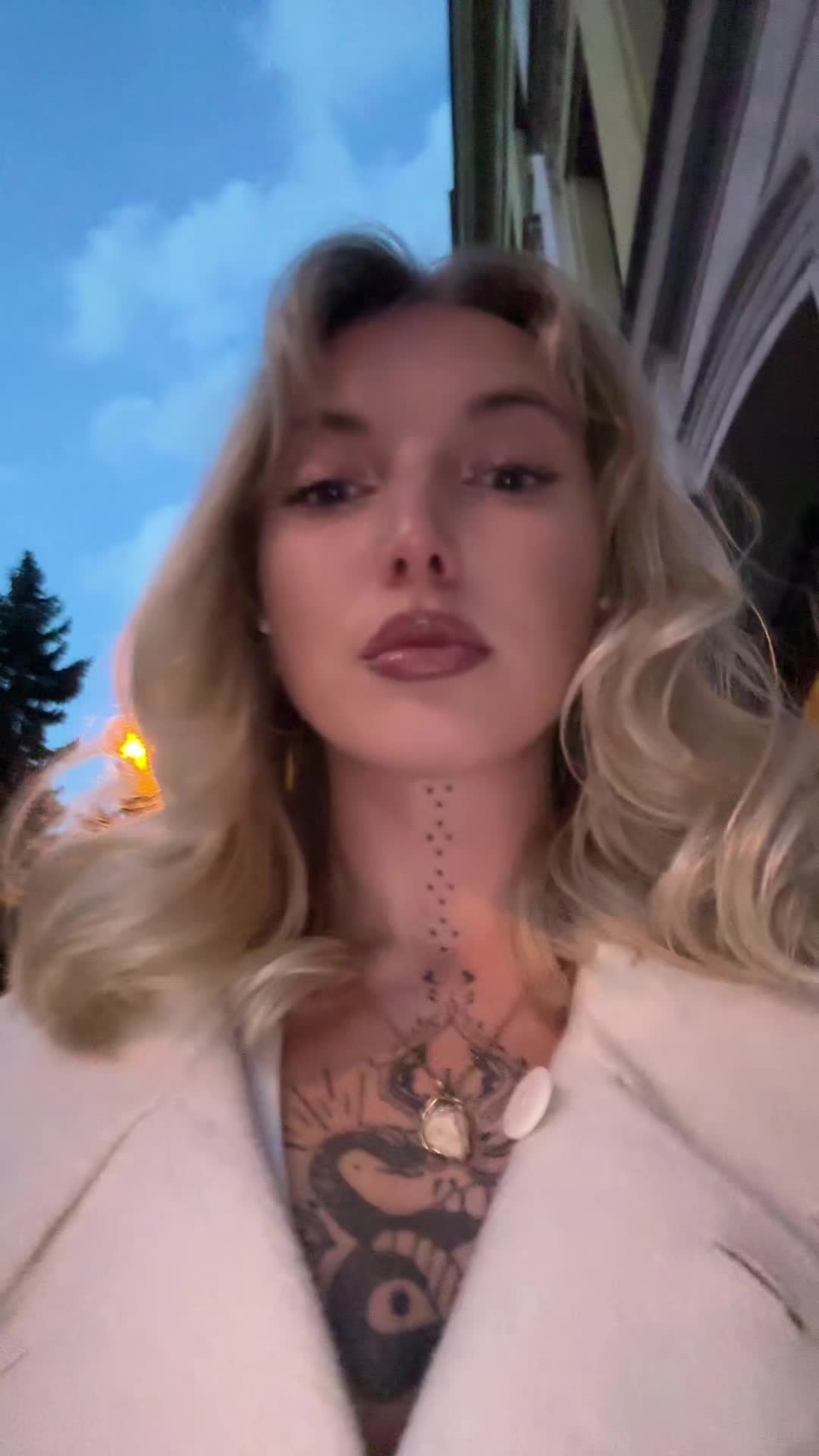 @super sexy funny lady