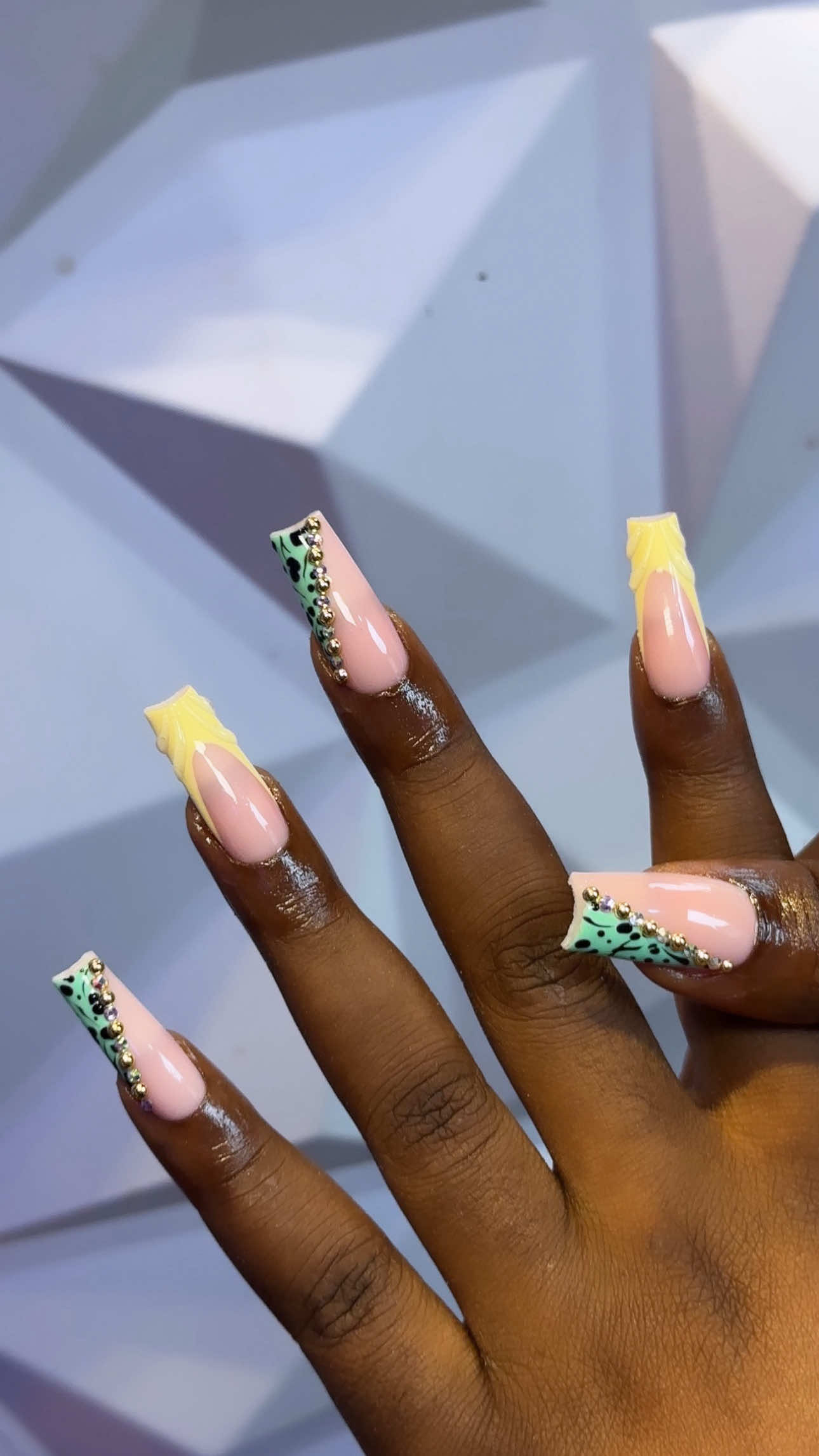 @Nailsbybeecee