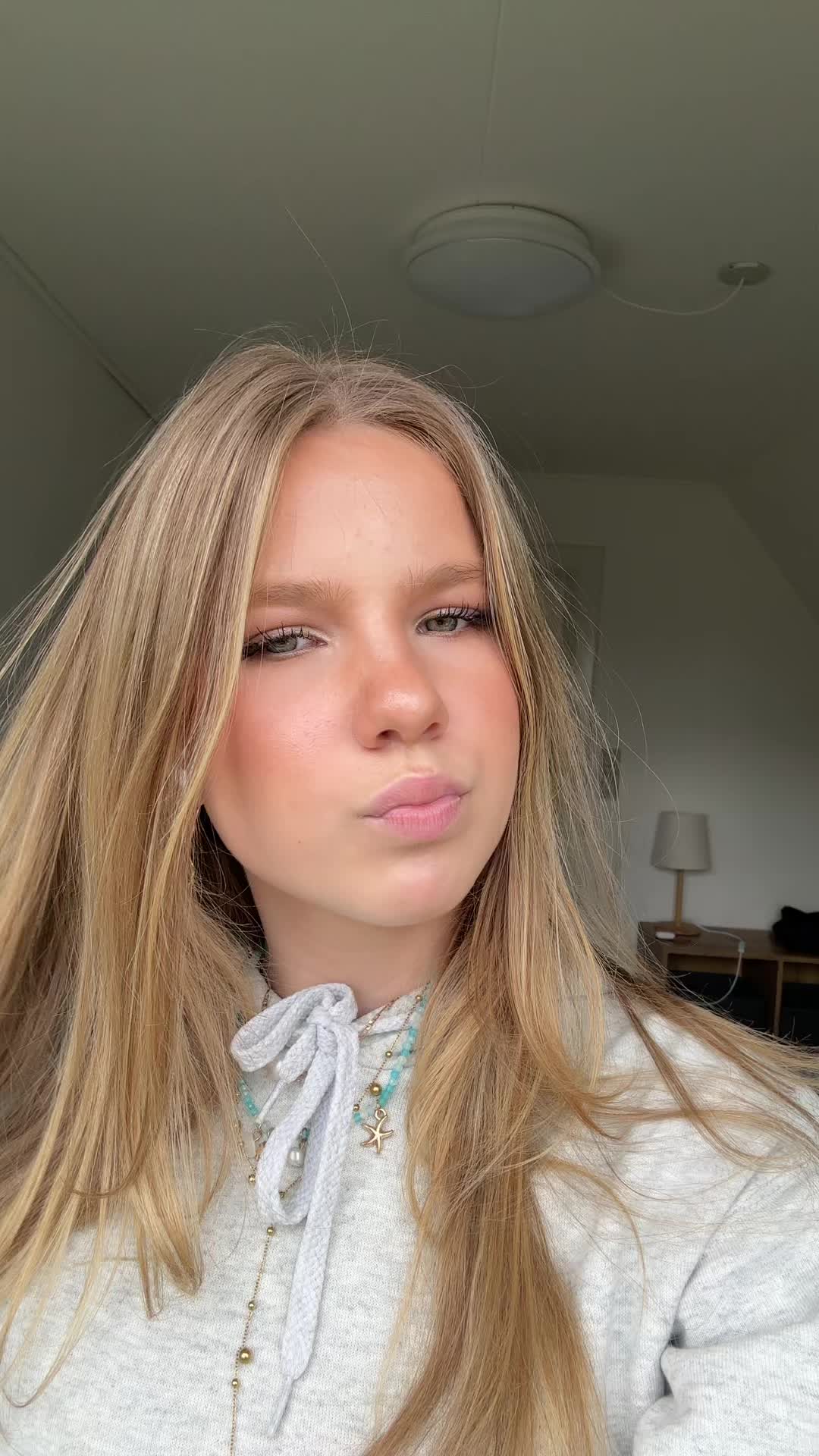 @Isa ᥫ᭡😝
