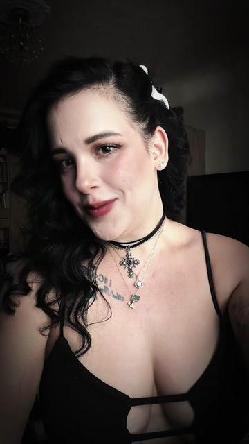 @🕯️🥀🩸Lini Islay 🖤🦇🔪