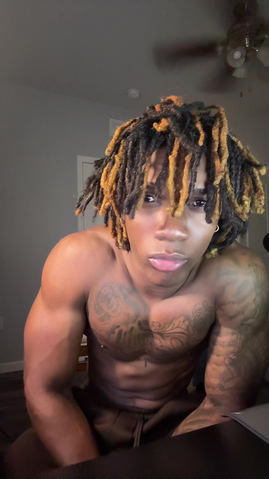 @🤫