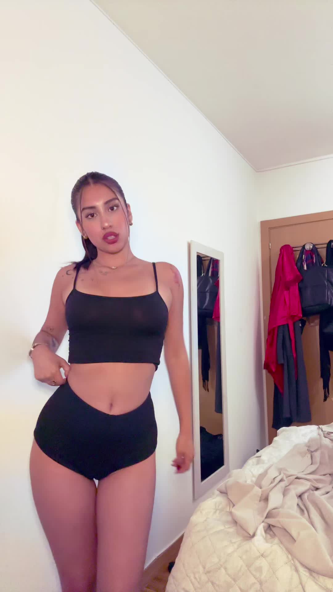 @laanyiyi ✨
