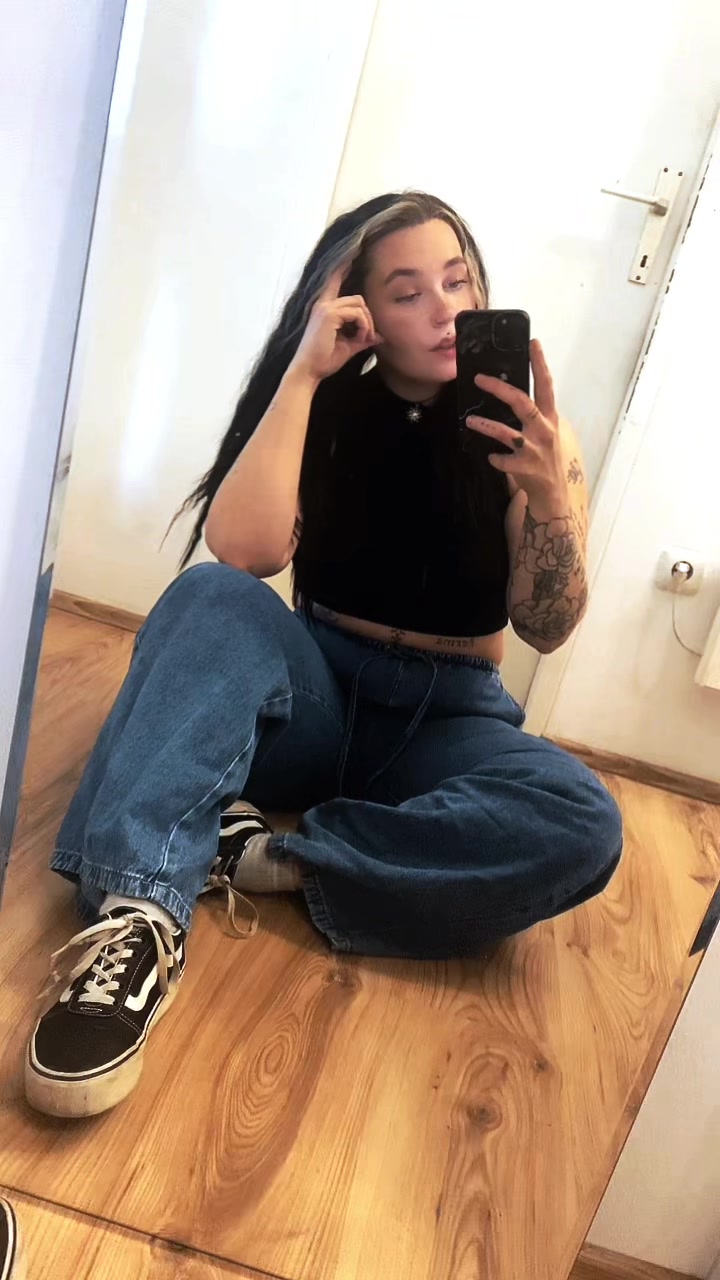 @Chrissy 🔮🕉